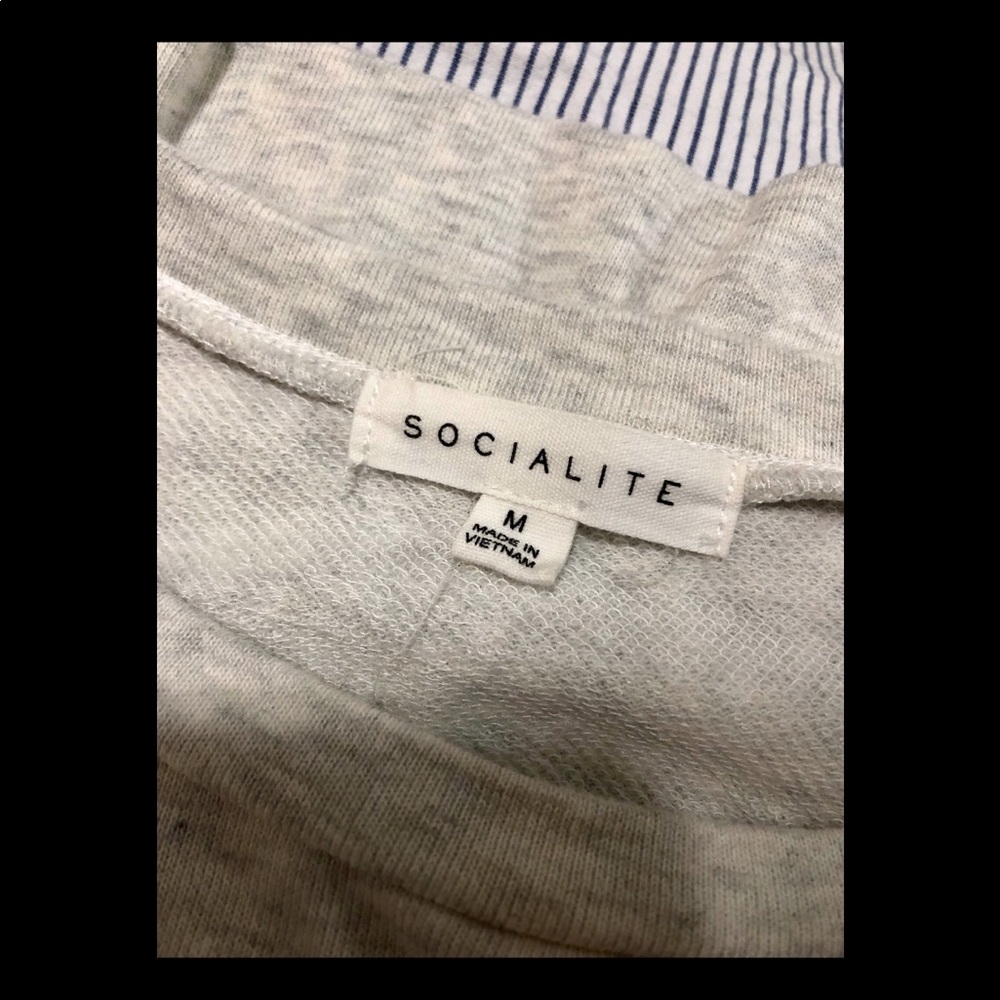 Socialite Bow Sweater - Picture 4 of 5